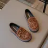 Zapatos de Cuero Pequeños Estilo Británico Otoño Nuevo Estilo Infantil Mocasines Slip-on para Niñas Zapatos con Costuras Retro Escarchados para Niños Modernos