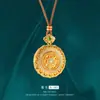Venta al por mayor de la misma tienda de oro estilo Arena Dorada Nuevo estilo chino Grande Giratorio Filigrana Ruyi Punto Diamante Ocho Tesoros Brújula Colgante Cuerda Trenzada