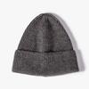 Otoño e invierno Nuevo gorro de lana color liso gorro de punto de placa ligera logo imitación piel de conejo cálido gorra para el frío fabricantes al por mayor