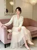 Cardigan de Tricô Bordado Decote V Estilo Francês Nanyou para Mulheres, Aplicação de Renda Rosa, Estilo Solto e Suave, Casaco Suéter de Manga Longa