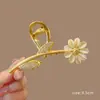 2025 Estilo Coreano Aleación Galvanizada Triángulo Geométrico Pinza de Tiburón Accesorio para el Cabello de Mujer Yiwu Fresco y Dulce Accesorio para la Cabeza