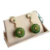 Aretes Clásicos de Jaspe Natural para Mujer Plata de Ley Combinan con Todo Aretes Verdes Cortos Flor Súper Inmortal Diseño Original Joyería