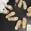 Novos Sapatos Femininos Floridos da Moda Verão Chinelos de Palha Estilo Étnico Sapatos Romanos Chinelos de Praia Sapatos de Uso Duplo Sandálias