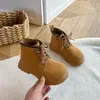Botas amarillas retro con estilo para niños, nuevas botas estilo Martin versátiles y elegantes de otoño 2026, botas de cuero estilo británico para niñas, modernas