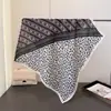 Lenço Quadrado Pequeno de Algodão e Linho com Padrão Espinha de Peixe Andorinha Voando para Primavera e Outono Lenço de Cabeça Imitação Veludo Xale Lenço Protetor Solar Lenço Feminino