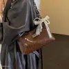 Bolso bandolera, bolso de hombro único para el trabajo, moda de otoño 2026, bolso popular para mujer, nuevo estilo de cadena tipo aceite y cera, bolso versátil para llevar debajo del brazo