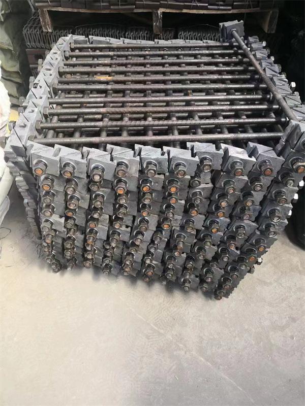 600轨距拉杆.jpg