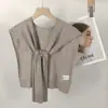 Elegante chal fino de punto al estilo de las celebridades de internet coreanas, hecho de mezcla de lana, adecuado para llevar en capas sobre un chaleco o camisa estilo vacacional