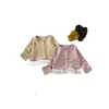 Nueva Colección Primavera y Otoño 2026: Conjunto Dulce y Ligero de Dos Piezas para Niñas, con un Cárdigan de Tirantes y un Atuendo Lindo para Salir