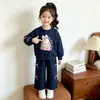 Conjunto de Moletom com Capuz e Calça para Meninas Estilo Coreano, Conjunto de Duas Peças com Estampa de Coelho Desenho Animado Laço para Bebês, Atacado de Roupas Infantis