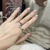 Anillo de Diseño de Nicho de Lujo Ligero con Rubí Cultivado Color Sangre de Paloma para Mujer, Anillo de Cola Personalizado Francés con Diamante de Alto Carbono y Corindón Rojo Anillo de Fila