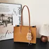 Bolsa Tote Casual Simples de Novo Estilo Bolsa de Ombro Feminina Fashion Retrô 2025 Outono e Inverno Bolsa de Grande Capacidade