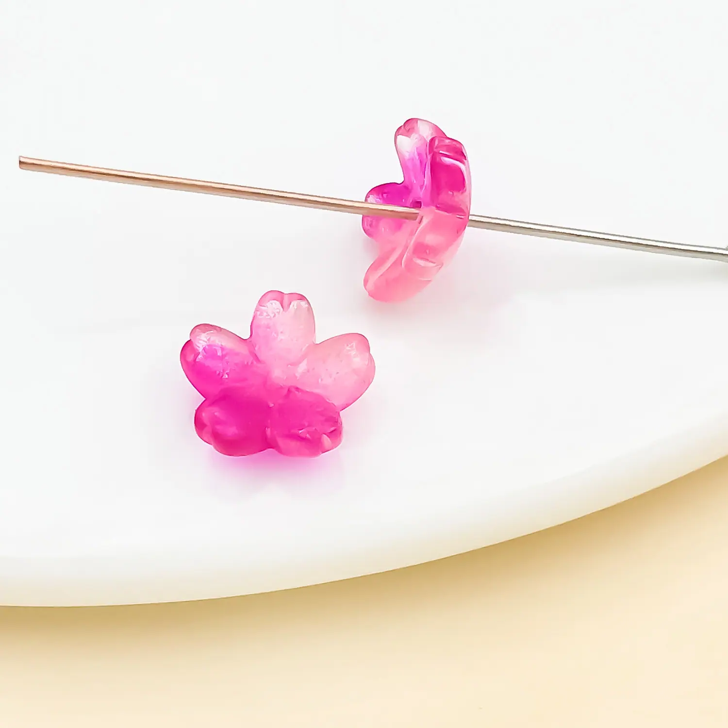 26968-XBH-10mm透明玫红色洒金琉璃玻璃樱花五瓣花