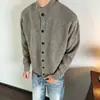 Suéter retrô americano de gola alta parcial para homens, adequado para primavera, outono e inverno, com um toque casual e sofisticado, jaqueta cardigã de tricô