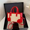Bolsa feminina de grande capacidade, nova moda casual de verão 2026, bolsa de ombro, bolsa para aula de estudante universitário, bolsa quadrada pequena para o dia a dia