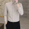 Recomendação popular: Camisa de manga longa estilo business casual com botões e colarinho listrado claro e escuro