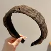 2026 Nuevo Estilo Diadema de Mujer Plisada de Ala Ancha Sensación de Alta Gama Cubre la Parte Superior del Cráneo Hace que la Cara se Vea Más Pequeña Cubre la Raya del Cabello Pinza para el Cabello Accesorio para el Cabello