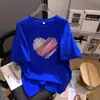 Camiseta Branca de Verão 2026 Novo Estilo com Coração, Gola Redonda, Manga Curta para Mulheres, Camiseta da Moda Versátil com Design Solto Tendência