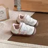 Tênis para Bebê Menina 2026 Primavera Novos Sola Macia Casual para Criança Pequena Respirável Antiderrapante Florais Doces Sapatos de Bebê