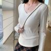 Camiseta exterior con cuello en V y bordado de amor para mujer, otoño e invierno 2024, nueva camiseta interior adelgazante de corte entallado, top de manga larga