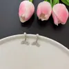 Pendientes de Cola de Pez Minimalistas de Estilo Coreano Súper Brillantes Tachonados con Diamantes Diseño de Moda de Nicho Sentido del Diseño Elegantes Clásicos Versátiles Pendientes