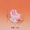 Silla mecedora miniatura simulada creativa hecha a mano DIY Accesorios de joyería caseros Pegamento de crema Resina respetuosa con el medio ambiente Material Venta al por mayor