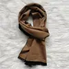 Venda Direta de Fábrica de Lenços de Negócios Premium Masculinos, Atacado de Lenços Versáteis de Cor Sólida Outono e Inverno em Faux Cashmere em Estoque para Manter o Calor