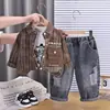 Roupas da Moda para Meninos na Primavera e Outono, Cardigã Listrado Retro com Gola Reversível e Manga Longa, Roupa de Trabalho Jeans com Estampa na Camada Base Roupas Infantis