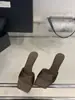 Primer Encuentro con las Sandalias de Tacón Alto Cuadradas de Estilo Coreano de Lujo Ligero, Sandalias Slip-On Versátiles con un Toque de Alta Gama y Tacones Delgados