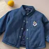 Jaqueta infantil acolchoada 2026 estilo inverno meninos desenho animado ursinho camisa jeans meninas camisa estilosa com enchimento de algodão