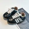 Otoño 2026 Nuevos Zapatos de Cuero Rayados Forrest Gump para Niños con Velcro Moda Zapatos Planos Cómodos Casuales para Niñas