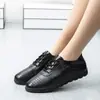 Novos Sapatos Femininos Transfronteiriços, Sapatos de Couro Vazados Respiráveis, Confortáveis e Frescos no Verão, Sapatos Casuais Versáteis Slip-On para Mulheres, Sapatos de Mãe
