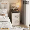 Mesita de noche de forma arqueada con tirador de bola redonda, suave y linda, para el dormitorio de niñas, con almacenamiento en capas para lámparas, joyas y artículos varios