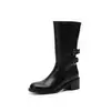 Fivela de cinto única, botas de cano médio estilo britânico com salto grosso de 5,5 cm, novas botas de couro de cor sólida da moda retrô para panturrilha larga