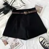 Shorts lisos de cintura alta, modernos e versáteis, modeladores e estilosos, nova coleção de verão 2026, calças casuais de perna larga para mulheres