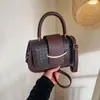 Moda Europea y Americana Bolso Pequeño Cuadrado con Patrón Tejido para Mujer 2026 Nuevo de Moda Versátil Bolso de Mano Nicho Bolso de Hombro Cruzado tipo Sillín