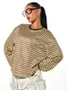 Camiseta listrada color block de manga comprida, best-seller transfronteiriça europeia e americana para mulheres, gola redonda, ombro caído, corte solto, estilo curto, top básico casual