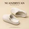 Fábrica de Zapatos Qidan Pantuflas de Algodón Impermeables para Mujer, Uso en Casa Otoño/Invierno, Calidez con Felpa Adicional, Pantuflas de Algodón Silenciosas Antideslizantes para Interiores para Hombre