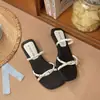 Chinelos Anabela de Bolinhas para Mulheres, Novo Estilo Primavera e Verão 2026, Sandálias Elegantes e Luxuosas de Bico Quadrado Aberto, Modernos