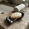 Ornamentação de Porta-Sabonete Criativo de Ferro Fundido Estilo Country Americano em Forma de Pé com Suporte de Drenagem, Essencial para Banheiro