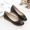 Zapatos planos para mujer 2026 otoño nuevo estilo mocasines con suelas suaves que no cansan los pies, zapatos de trabajo con punta redonda y corte bajo, adecuados para madres de mediana edad