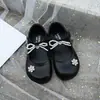 Zapatos de princesa para niños, zapatos Mary Jane plateados para actuaciones, zapatos de piel para niñas con lazos, suelas suaves, perlas, adecuados para primavera y otoño