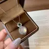 Pingente de Calcedônia Branco Gelo de Alta Qualidade no Atacado com Inlay Banhado a Prata em Formato de Ovo de Pombo, Corrente para Clavícula Feminina, Colar de Ágata Jade Verde Imperial