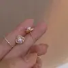 Brincos de Pérola com Flor de Trevo de Quatro Folhas Microincrustados Estilo Ins Coreano, Design de Nicho, Estilo Minimalista, Brincos Versáteis
