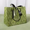 Bolsas Tote Transfronteiriças, Sacolas de Presente para o Festival do Meio Outono, Sacolas de Embalagem Verdes Gucci, Sacolas de Papel para Doces, Sacolas de Compras para Roupas, Uso Universal