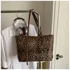 Bolso de mano con estampado de leopardo, gran capacidad, nuevo bolso de hombro casual Otoño/Invierno 2025, bolso tote de moda para el trabajo y los desplazamientos