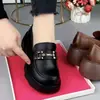 Zapatos de piel gruesa estilo británico para piña, con plataforma, para aumentar altura, 2026, nuevo otoño, cuero suave, suela blanda, zapatos individuales versátiles, zapatos de cuero pequeños para mujer