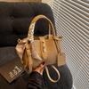 Bolsa de Balde de Mão Simples Casual de Moda Nicho para Mulheres 2025 Nova Bolsa de Ombro Retrô Bolsa Transversal Casual