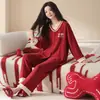 Pijama de gasa de doble capa para mujer, primavera y otoño, cárdigan rojo, manga larga, pantalón largo, bordado de dibujos animados, nuevo conjunto de ropa de estar para parejas