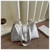 2026 Nova Bolsa Casual Retro Versátil para o Dia a Dia Nicho Sob o Braço Couro Macio Bolsa de Mão Feminina Bolsa de Ombro Transversal Bolsa Tote